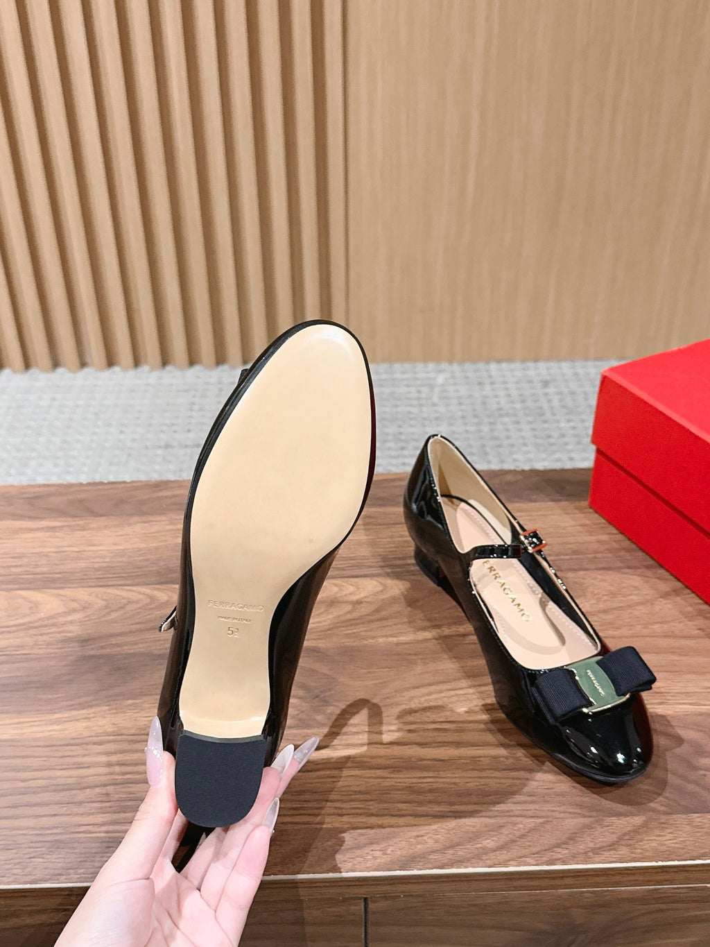 Ferragamo Vara Bow Mary Jane 3cm Black Patent Leather 693008