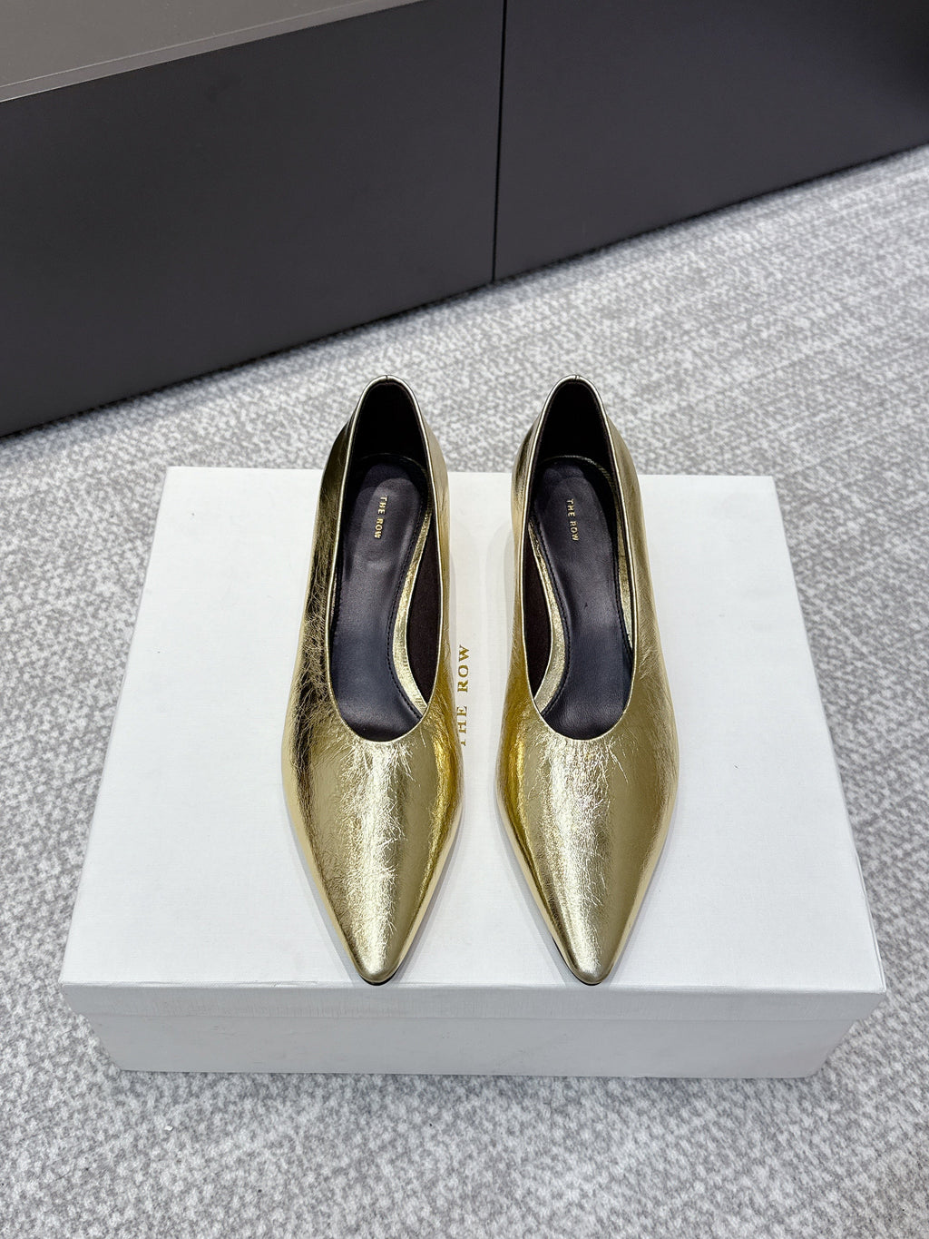 The Row 25ss TR Kitten heel Pointed Toe Shoes 35mm Gold Metallic Sheepskin 451306