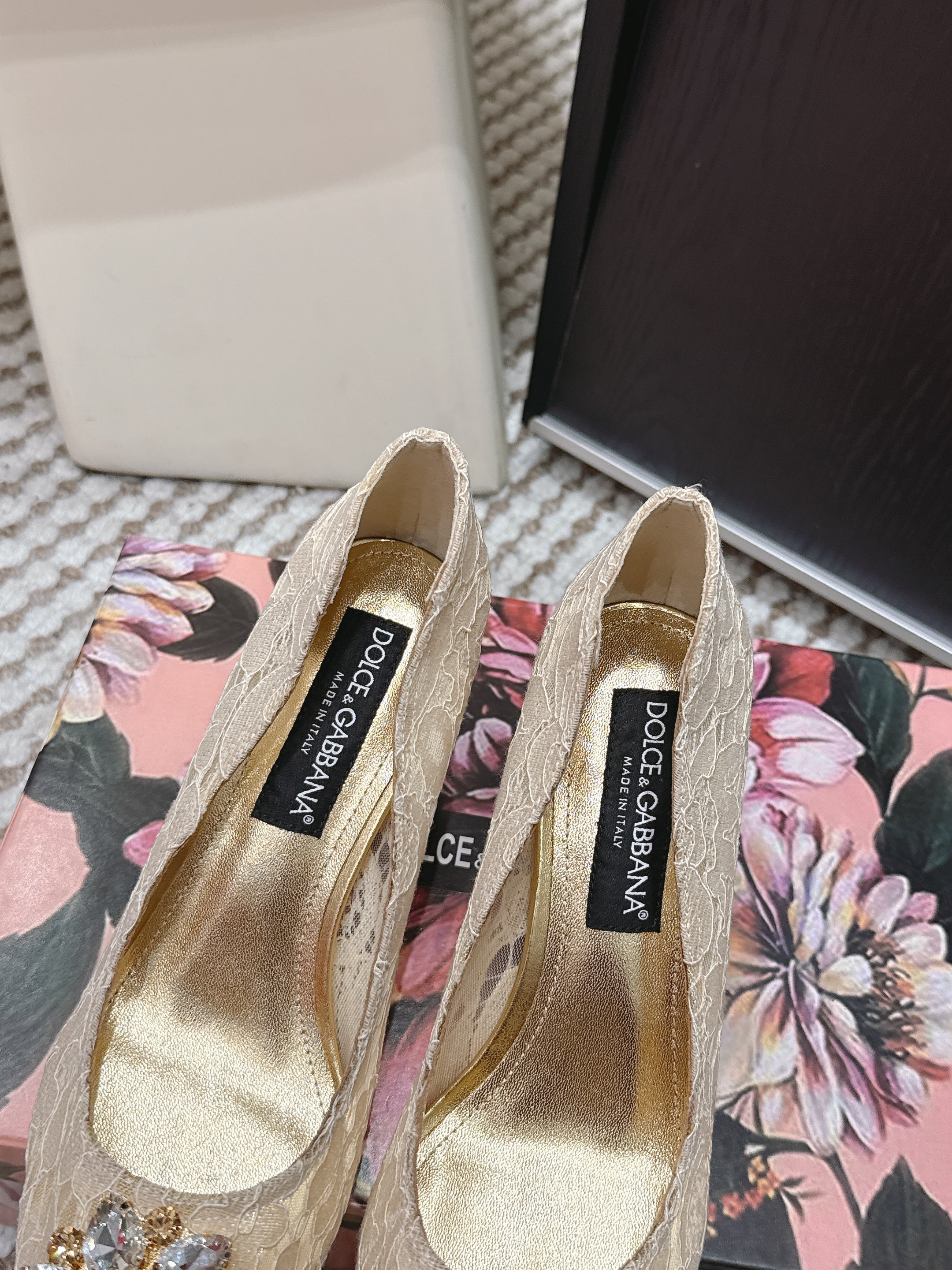 DG Pumps Crystals 6.5cm Beige Taormina Lace 663080