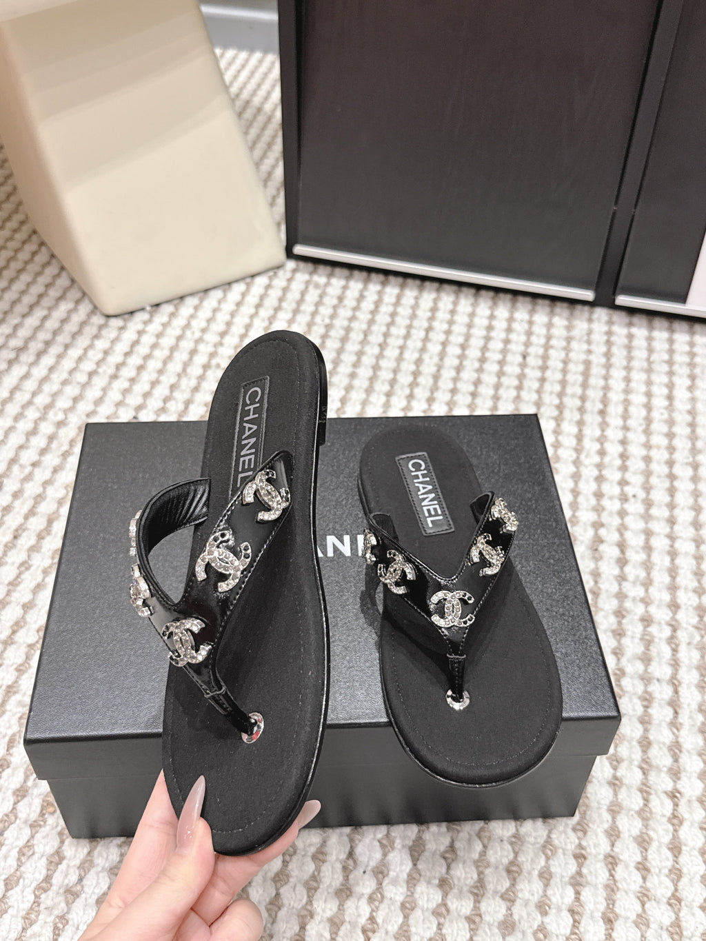 CC 26s Flip-Flop Black Sheepskin 632357