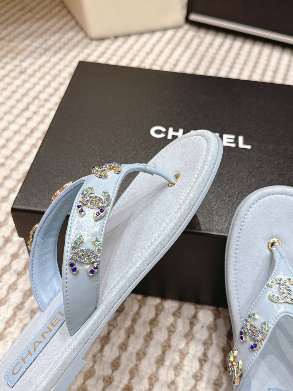 CC 26s Flip-Flop Light Grey Blue Sheepskin 632359