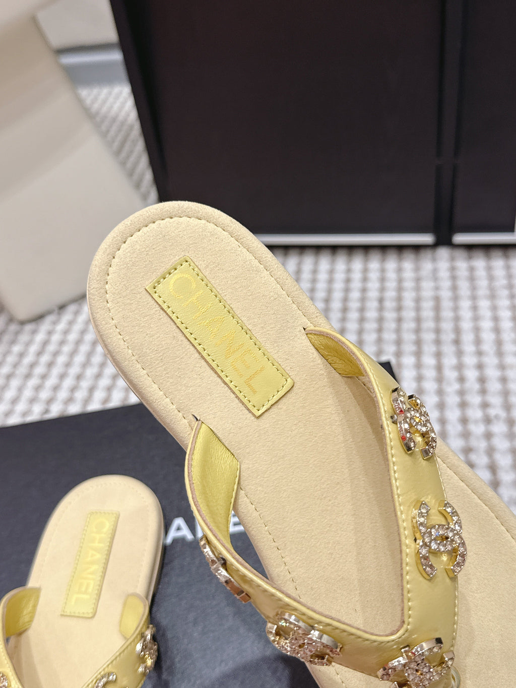 CC 26s Flip-Flop Light Yellow Sheepskin 632360