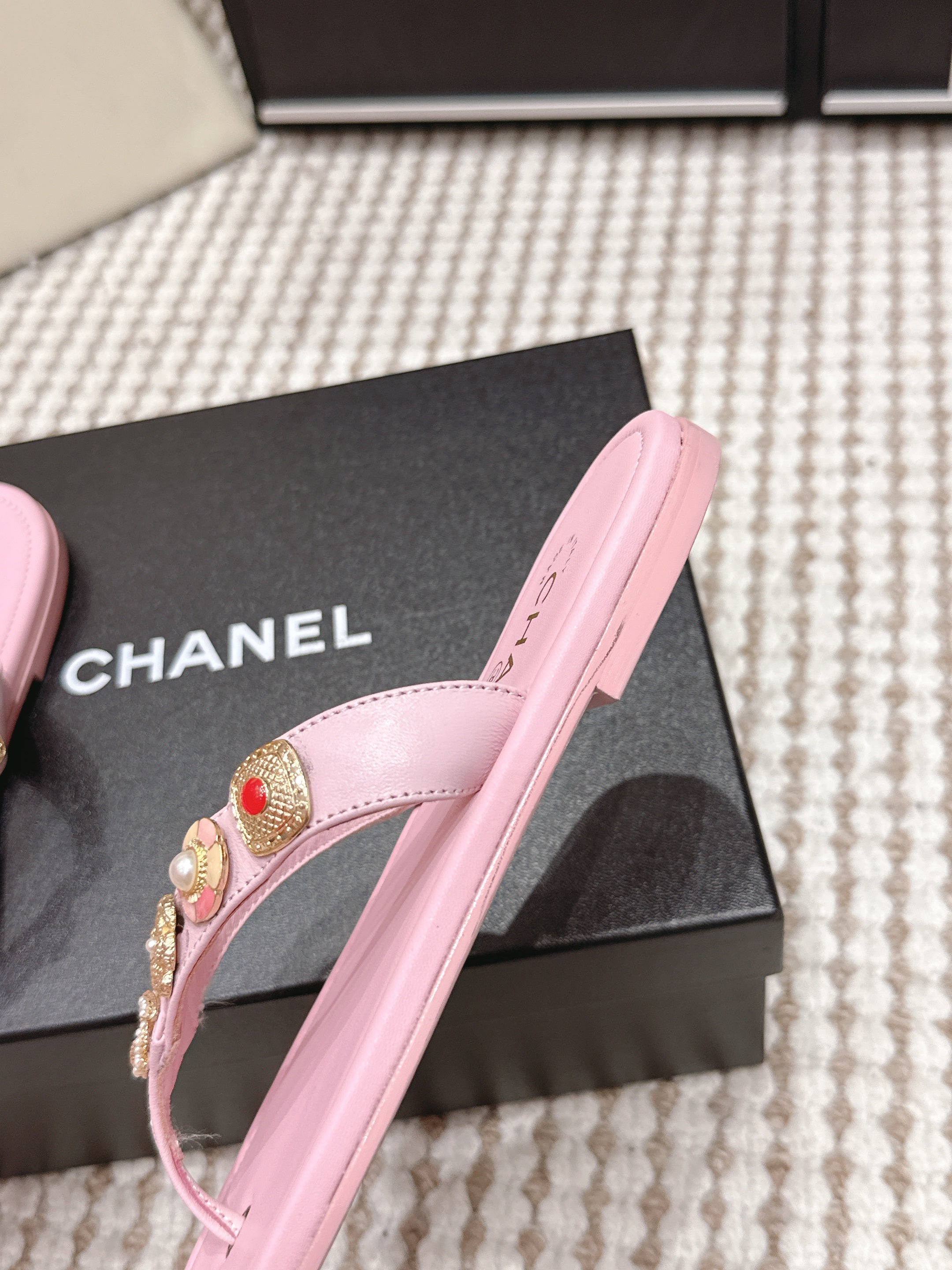 CC 26s Flip-Flop Pink Sheepskin 632362