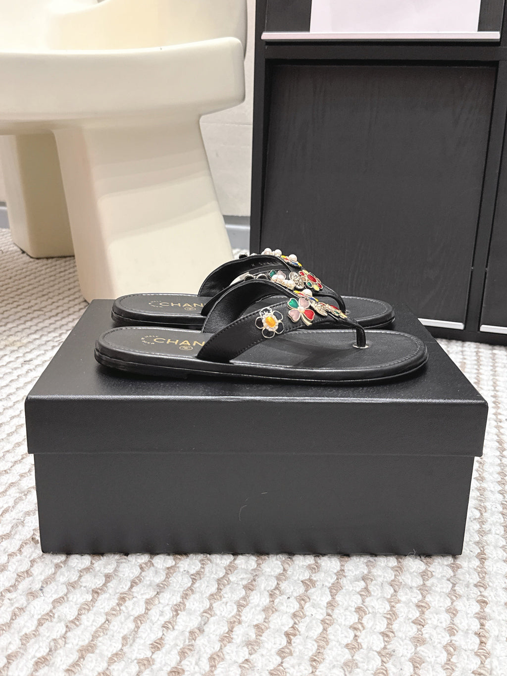 CC 26s Flip-Flop Black Sheepskin 632366
