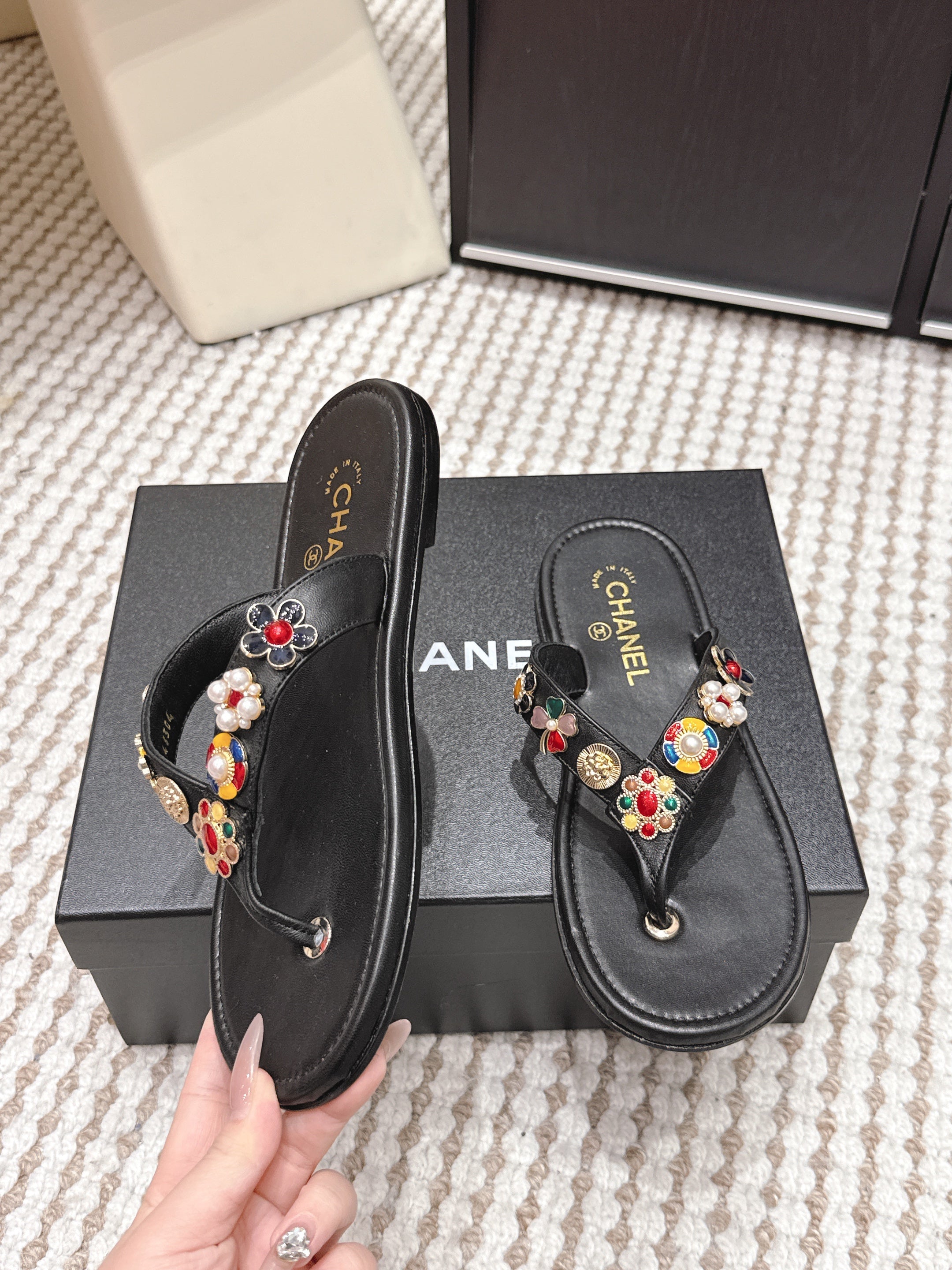 CC 26s Flip-Flop Black Sheepskin 632366