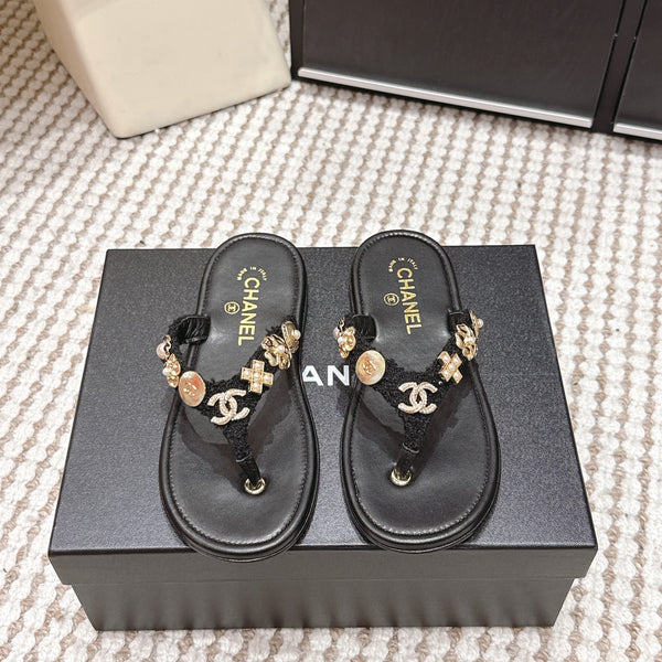 CC 26s Flip-Flops Witch Charm Black Tweed Sheepskin 632369