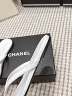 CC 26ss Flip-Flops White Sheepskin 653597