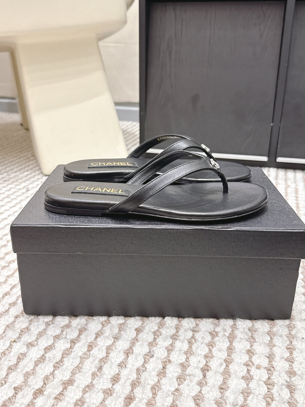 CC 26ss Flip-Flops Black Sheepskin 653598