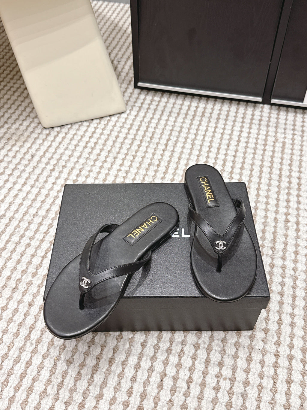 CC 26ss Flip-Flops Black Sheepskin 653598