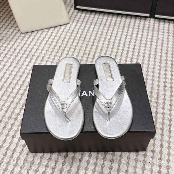 CC 26ss Flip-Flops Sliver Metalic Sheepskin 653601