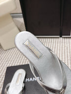 CC 26ss Flip-Flops Sliver Metalic Sheepskin 653601