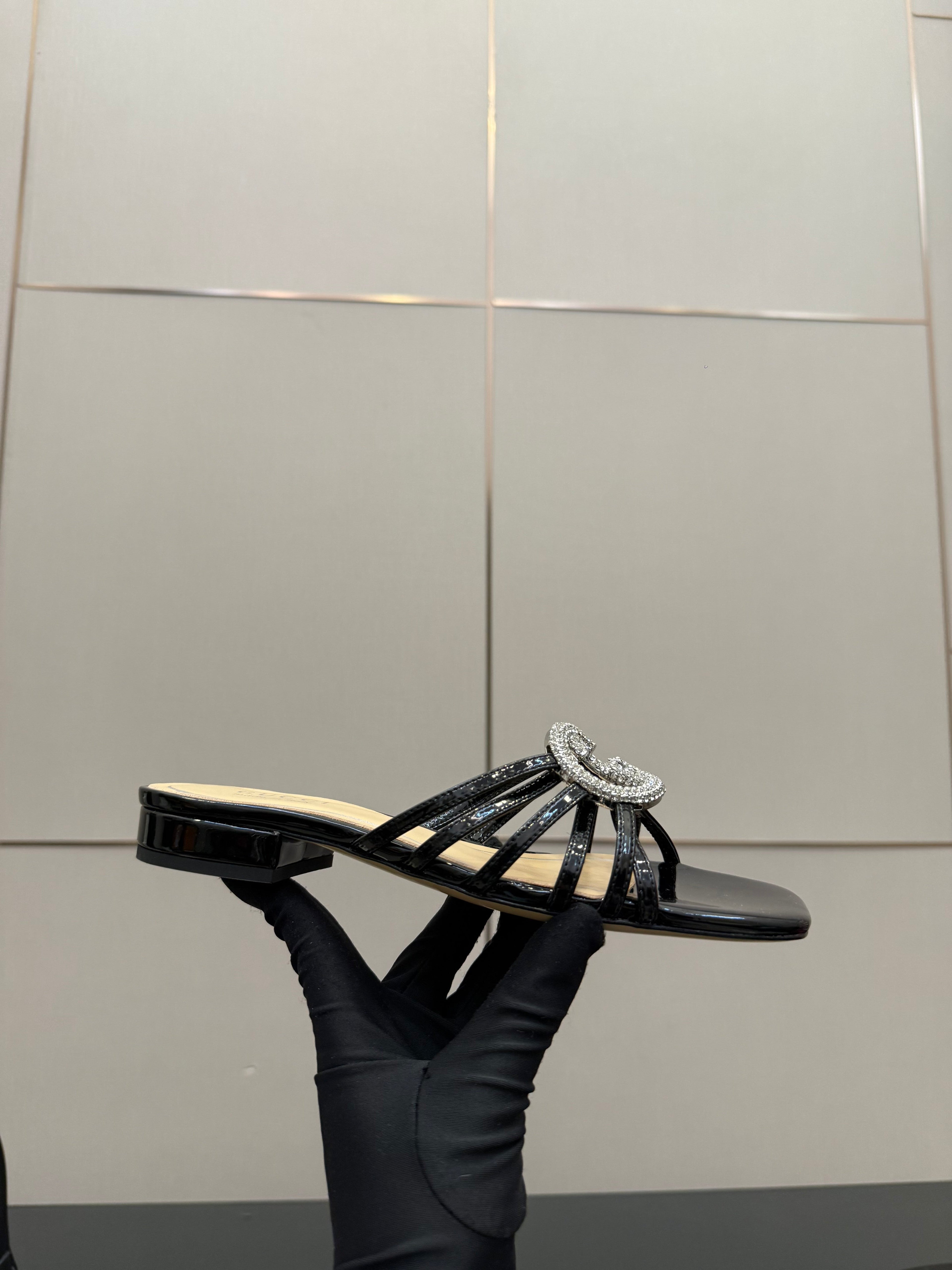 Women's Slide 25mm With Crystal Interlocking G Black Patent Leather