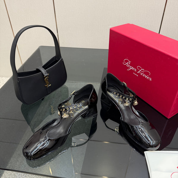 RV 26WF New T-Strap Rhinestone Strap Sandals 4.5 Black Patent Leather 629892