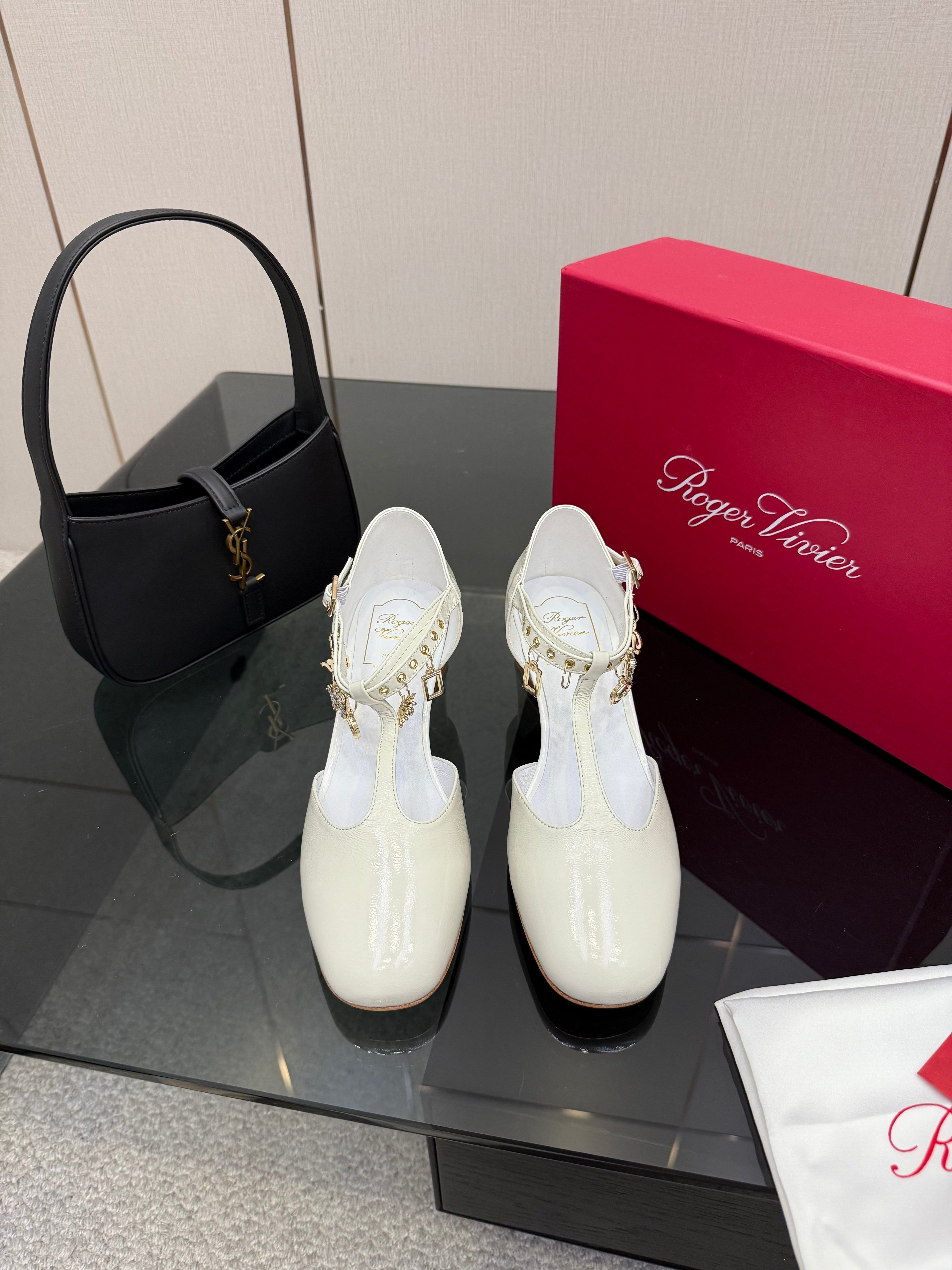 RV 26WF New T-Strap Rhinestone Strap Sandals 4.5 White Patent Leather 629894