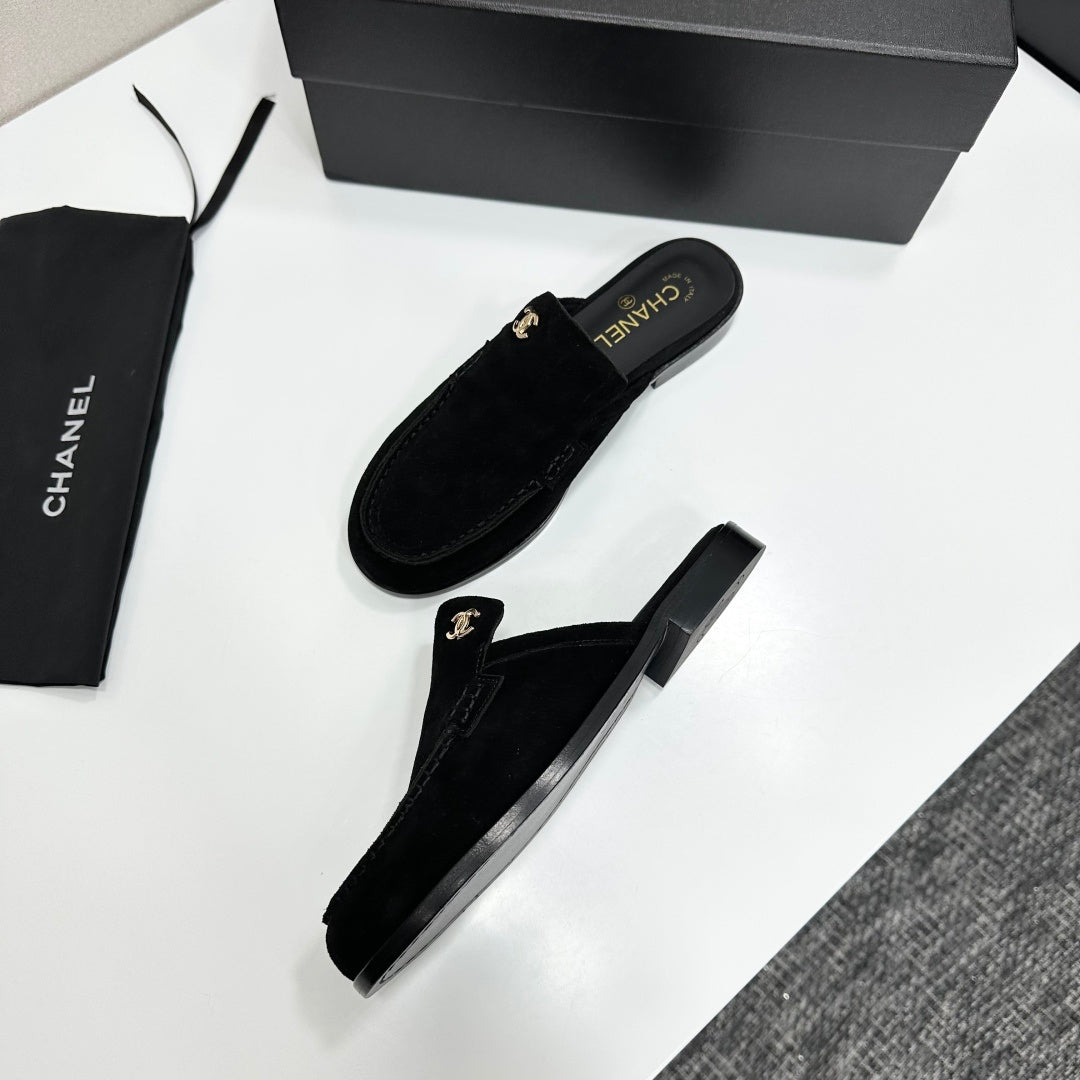 CC SS 2026 Pre Loafer Sandal Black Suede 630502