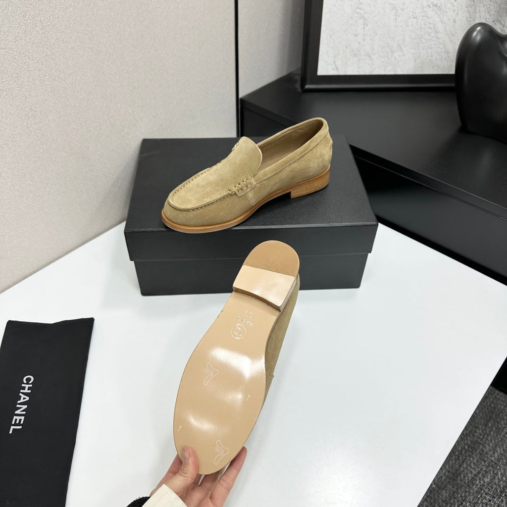 CC SS 2026 Pre Loafer Camel Suede 630469