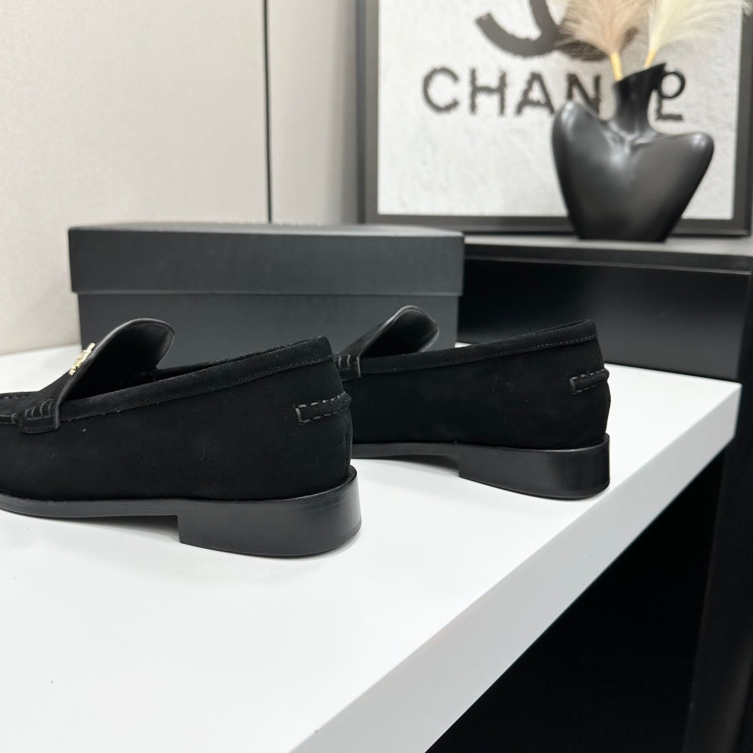 CC SS 2026 Pre Loafer Black Suede 630473