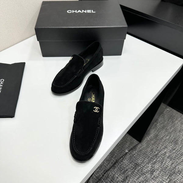 CC SS 2026 Pre Loafer Black Suede 630473