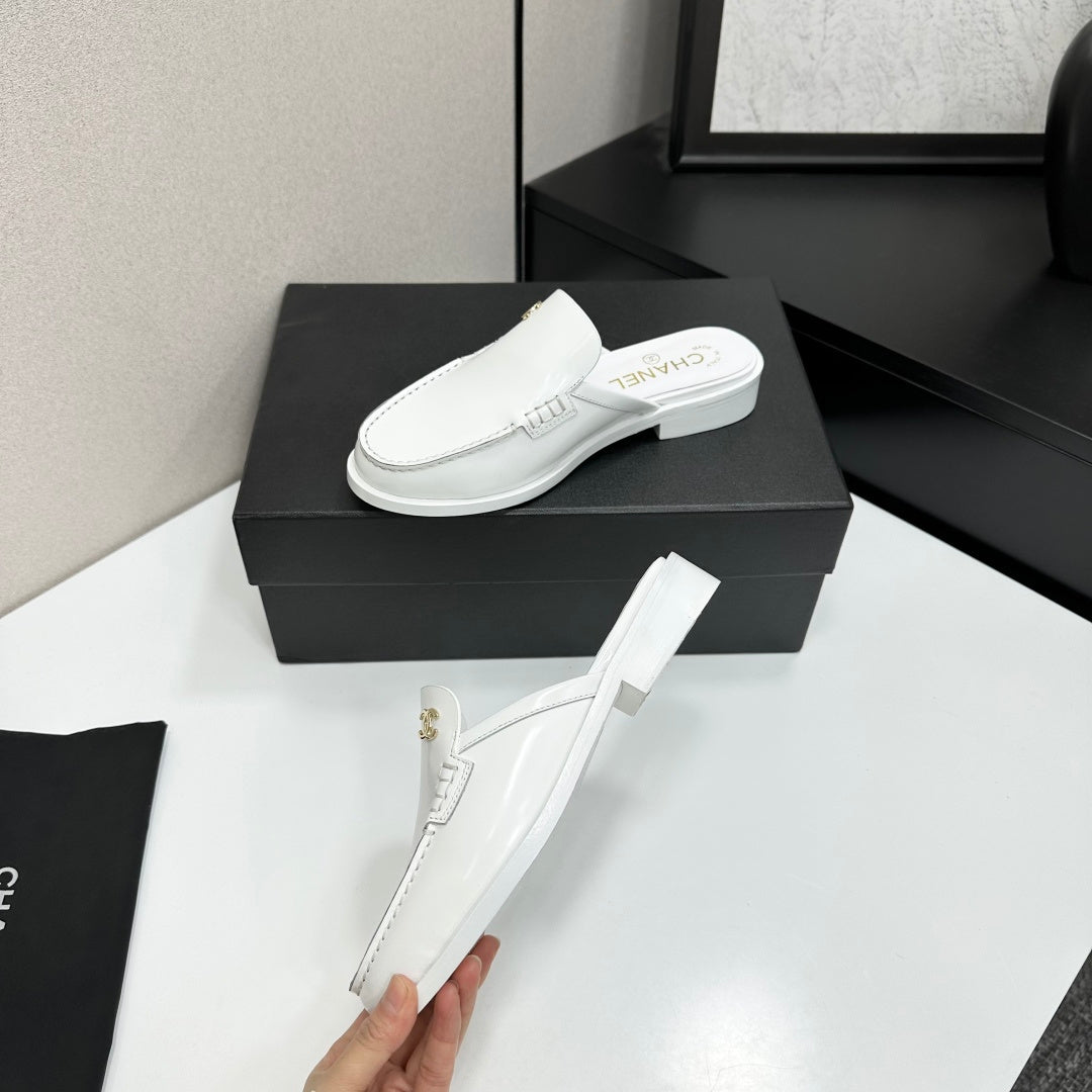 CC SS 2026 Pre Loafer Sandal White Calfskin 630478