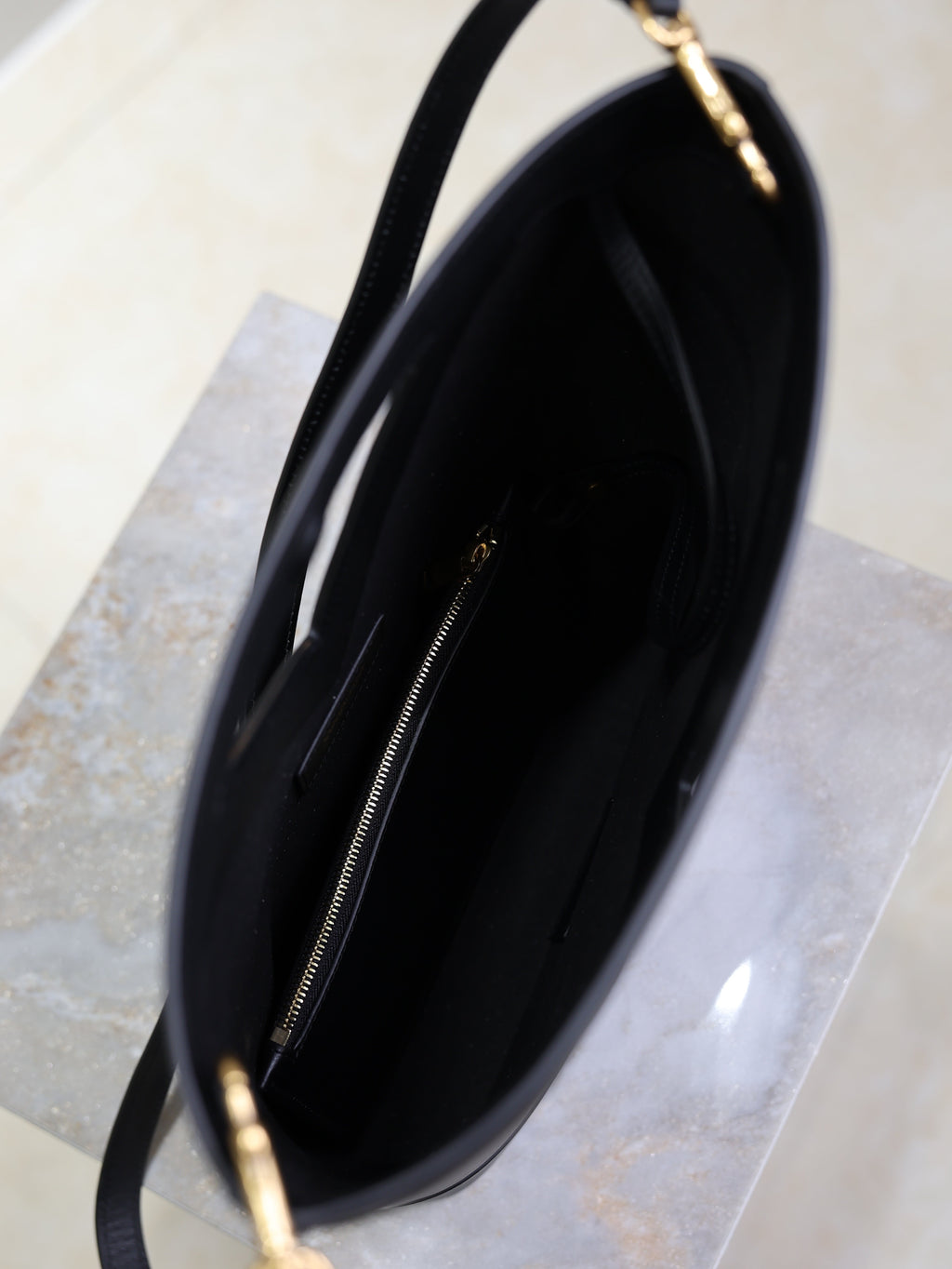 Y Small Bucket 23cm Black Leather