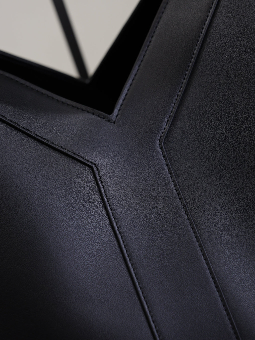 Y Tote Bag Black Cowhide