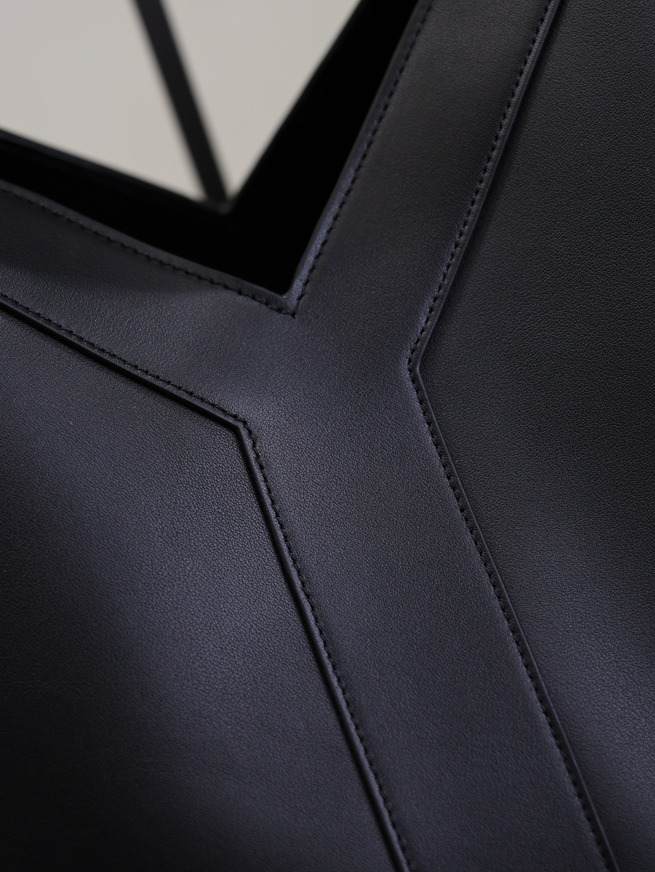 Y Tote Bag Black Cowhide