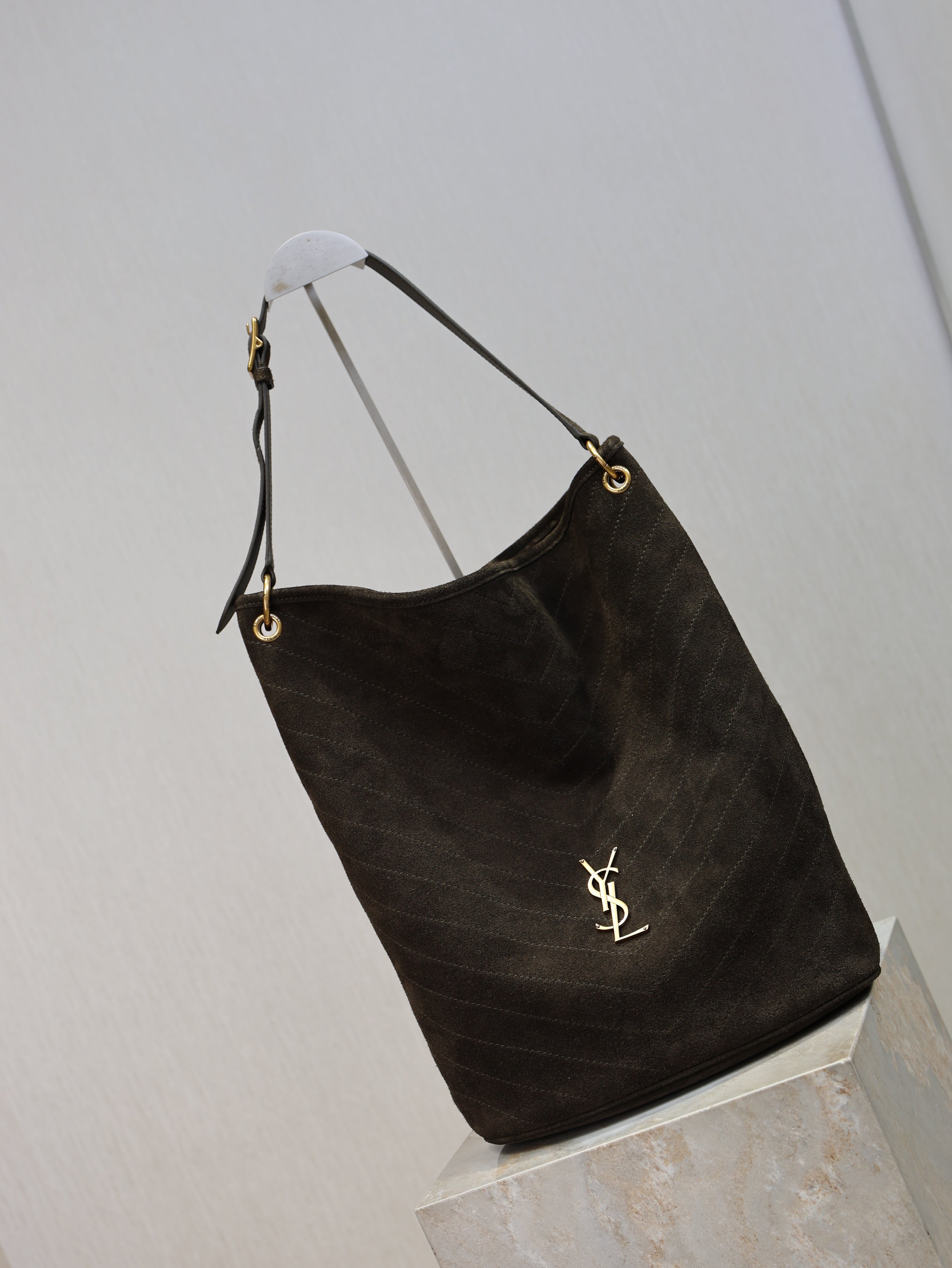 YSl Niki Supple Light Musk Suede