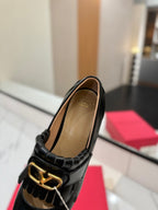 VT 2025 Signature Loafer Black Calf Leather 295075