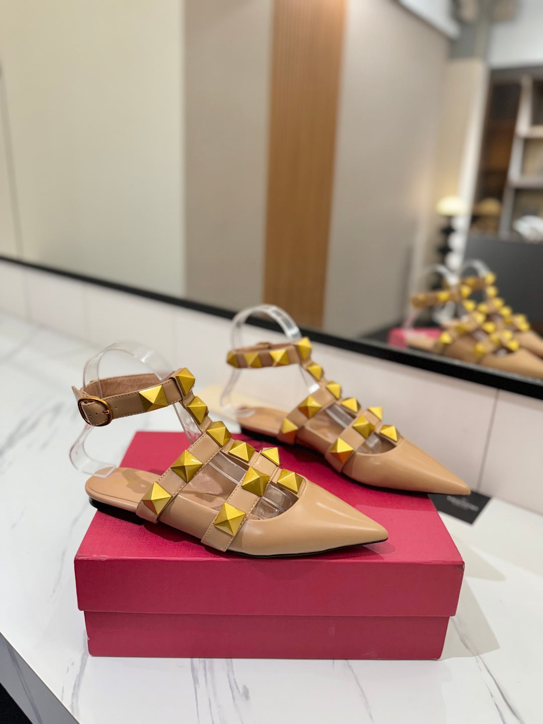 VT Rockstud Sandals Flat Nude Gold Cowhide