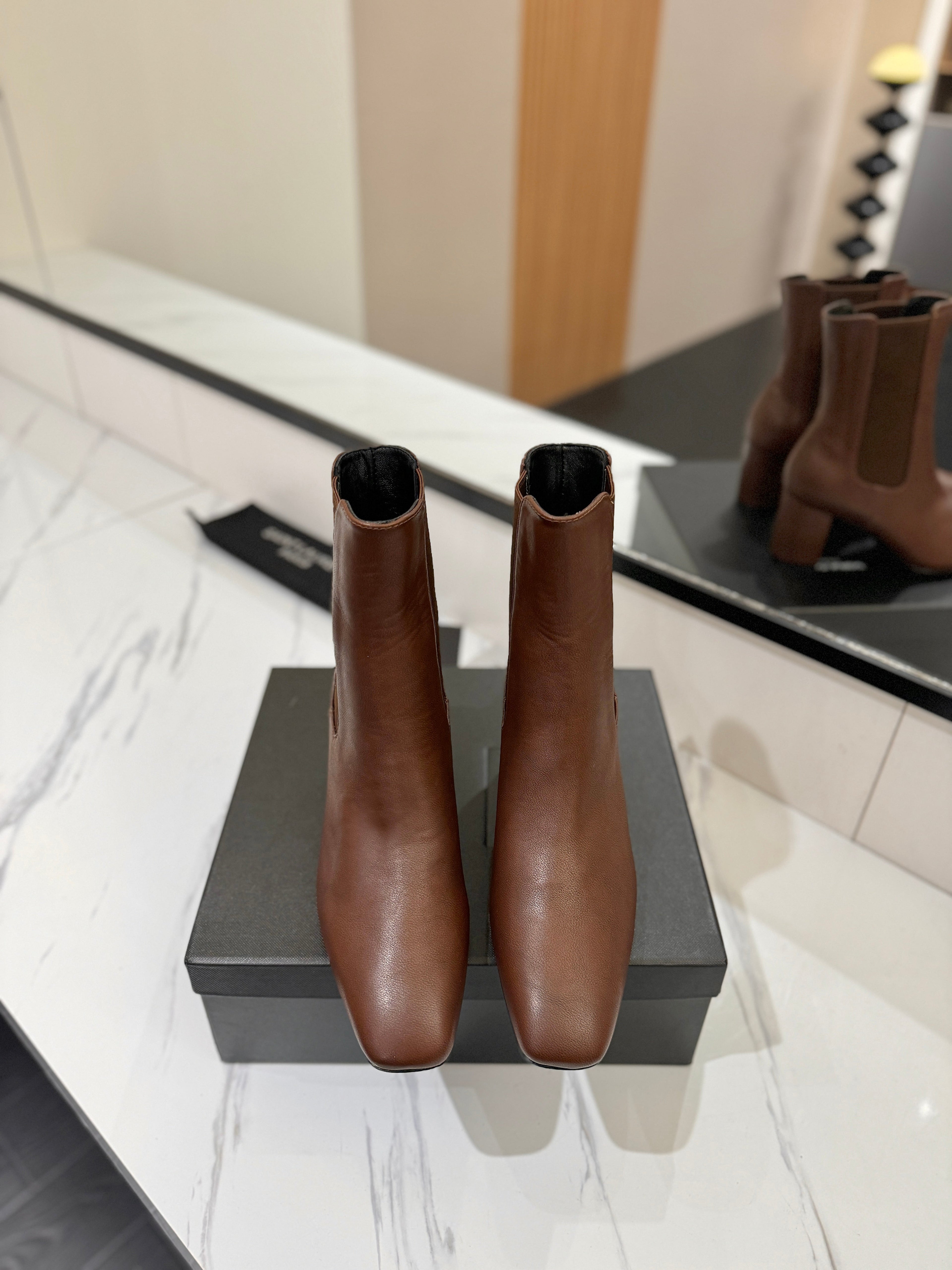 YSL 25 Chelsea Mid-heeled Boot Brown Calfskin 520777