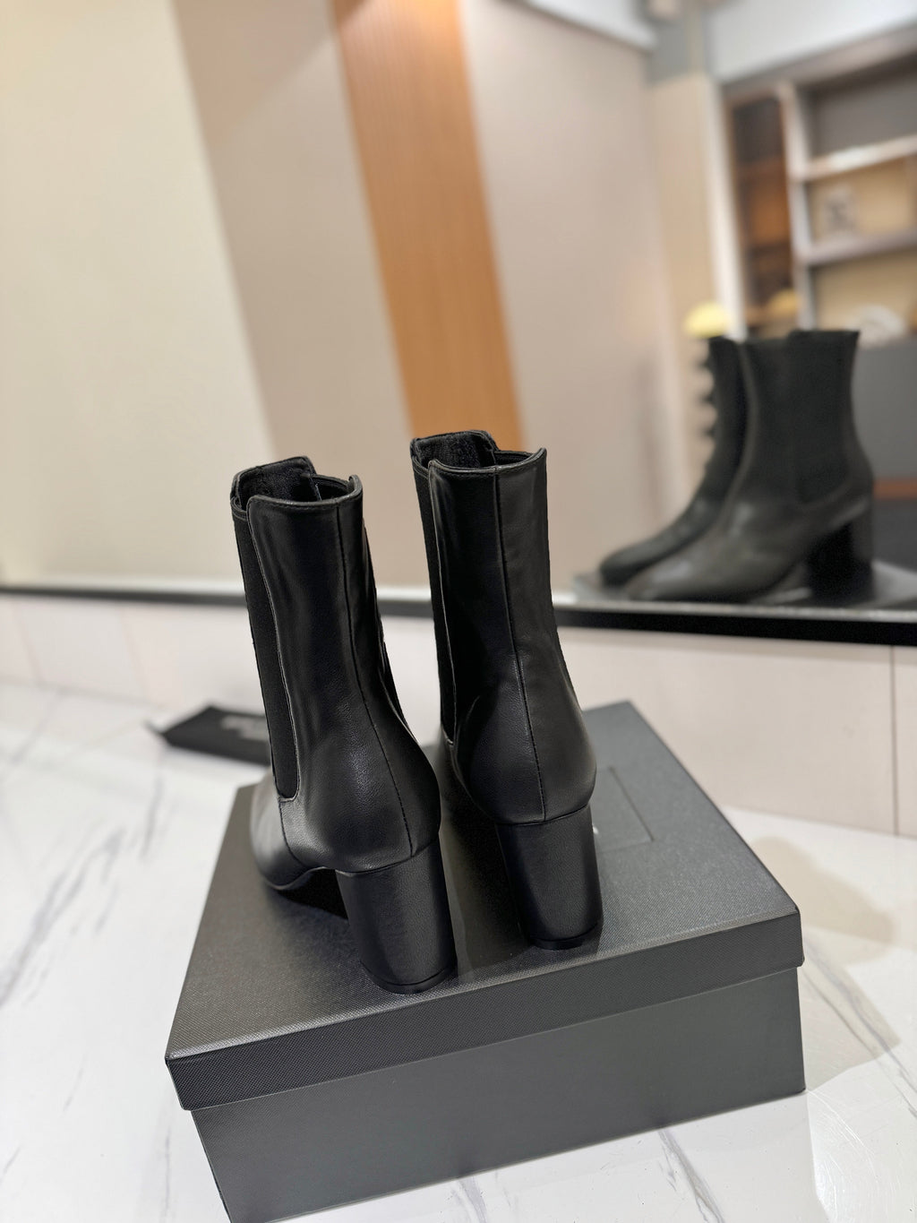 YSL 25 Chelsea Mid-heeled Boot Black Calfskin 520778