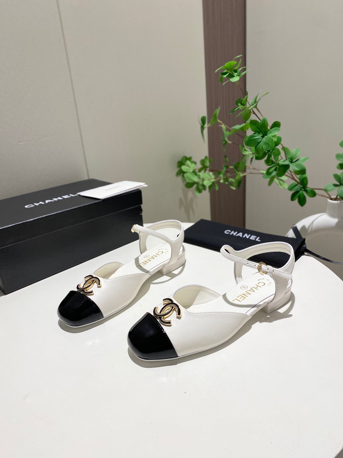 CC 25P Double-Buckle Mary Jane Sandals Black White Sheepskin 466992