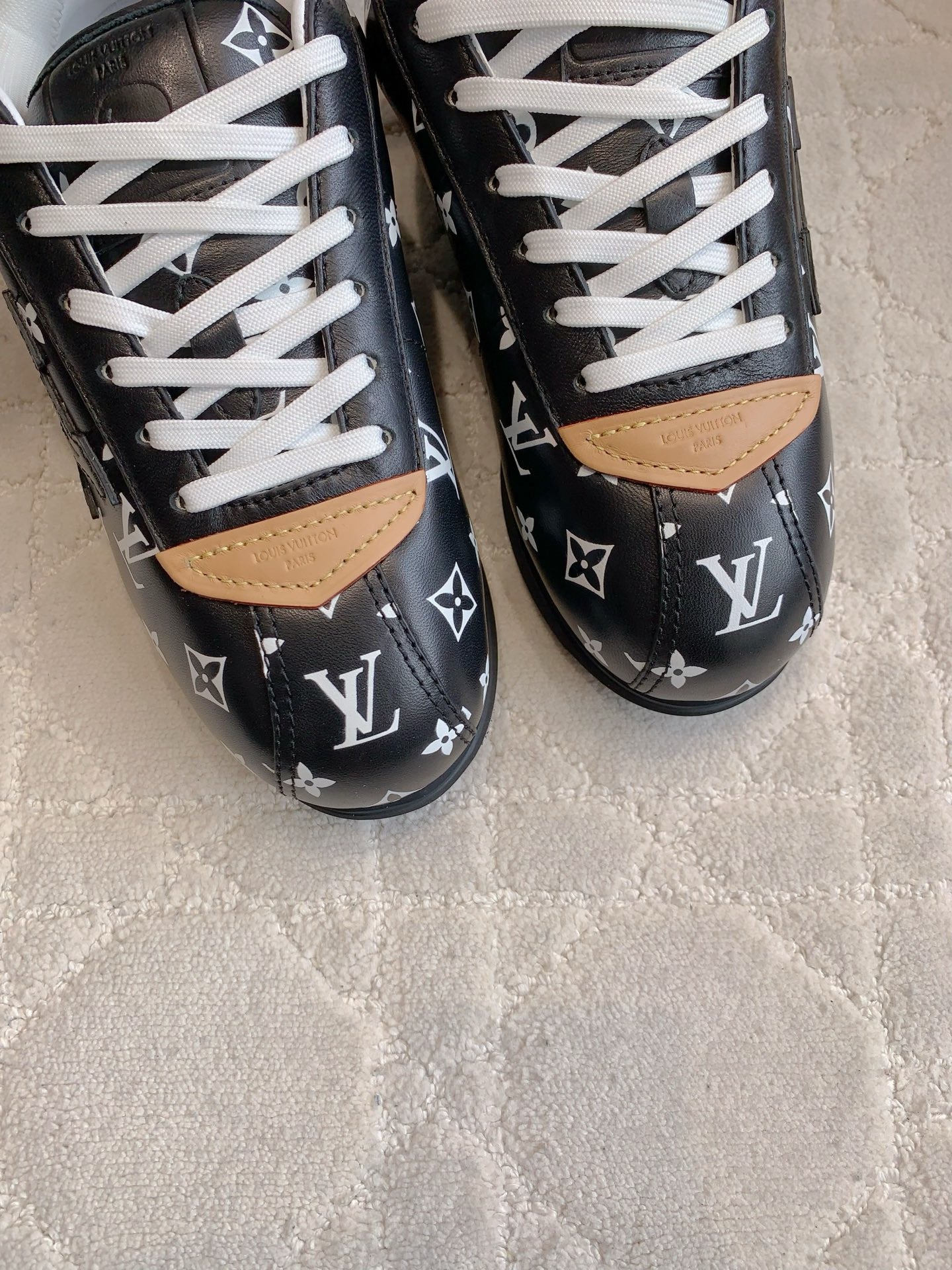 LV BUTTERSOFT Sneaker Black Monogram-Printed Lambskin 516880
