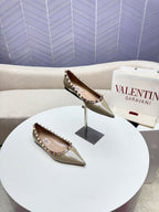 ROCKSTUD FLAT PUMP IN SAND BROWN CALFSKIN