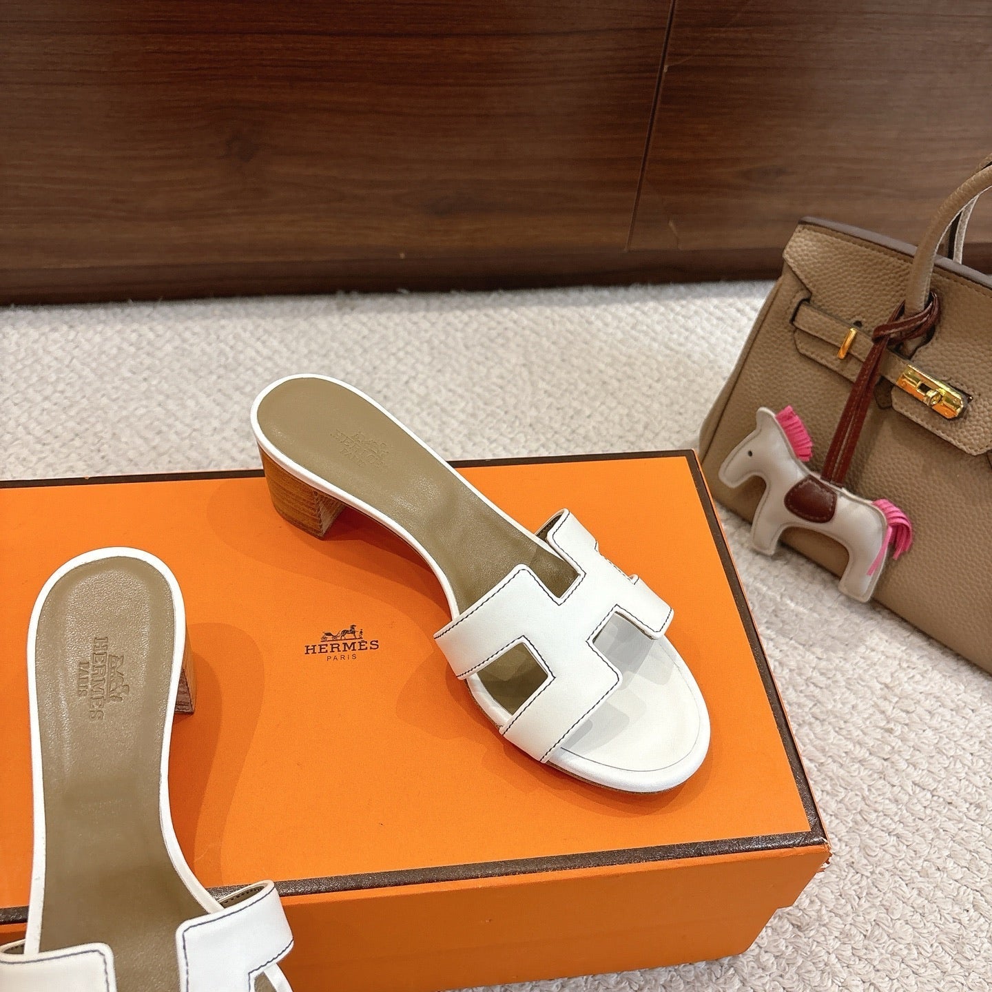 HM Oasis Sandals White Mix Khaki Brown Chisel Pattern Cowhide 544090