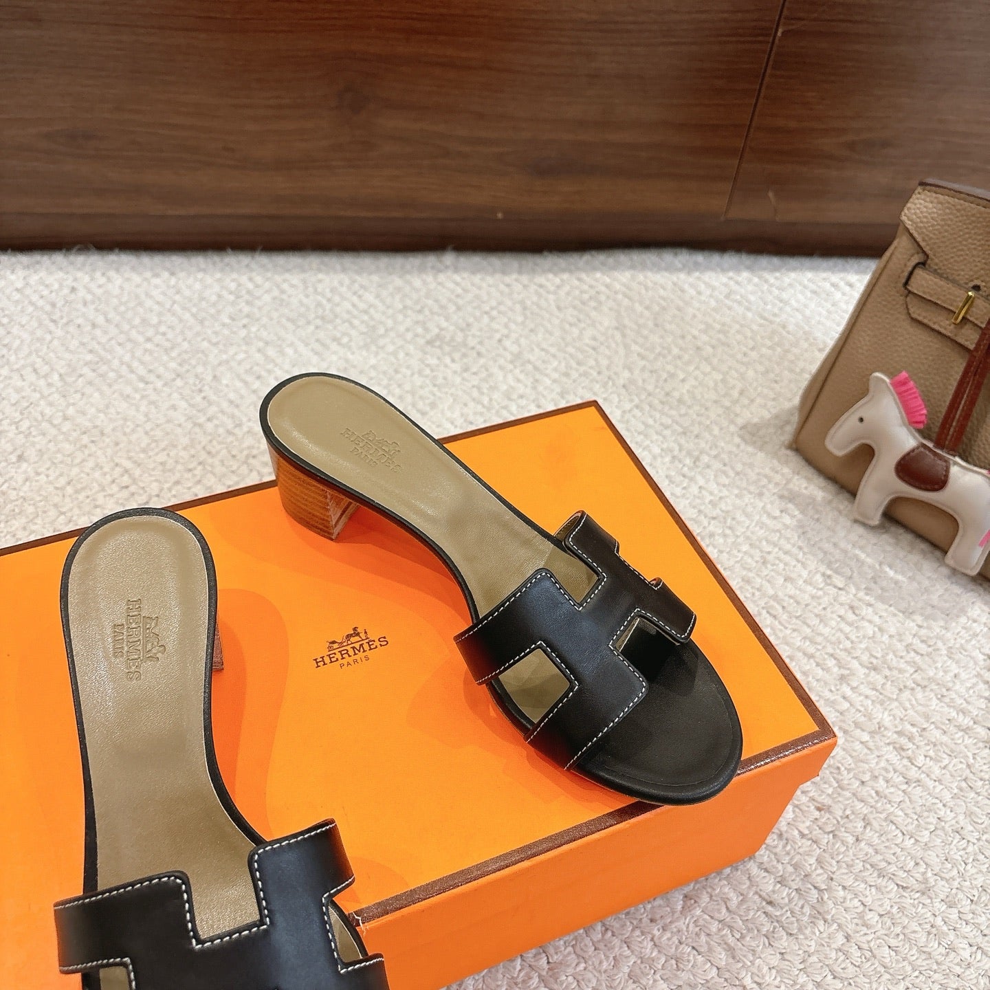 HM Oasis Sandals Black Mix Khaki Brown Chisel Pattern Cowhide 544092
