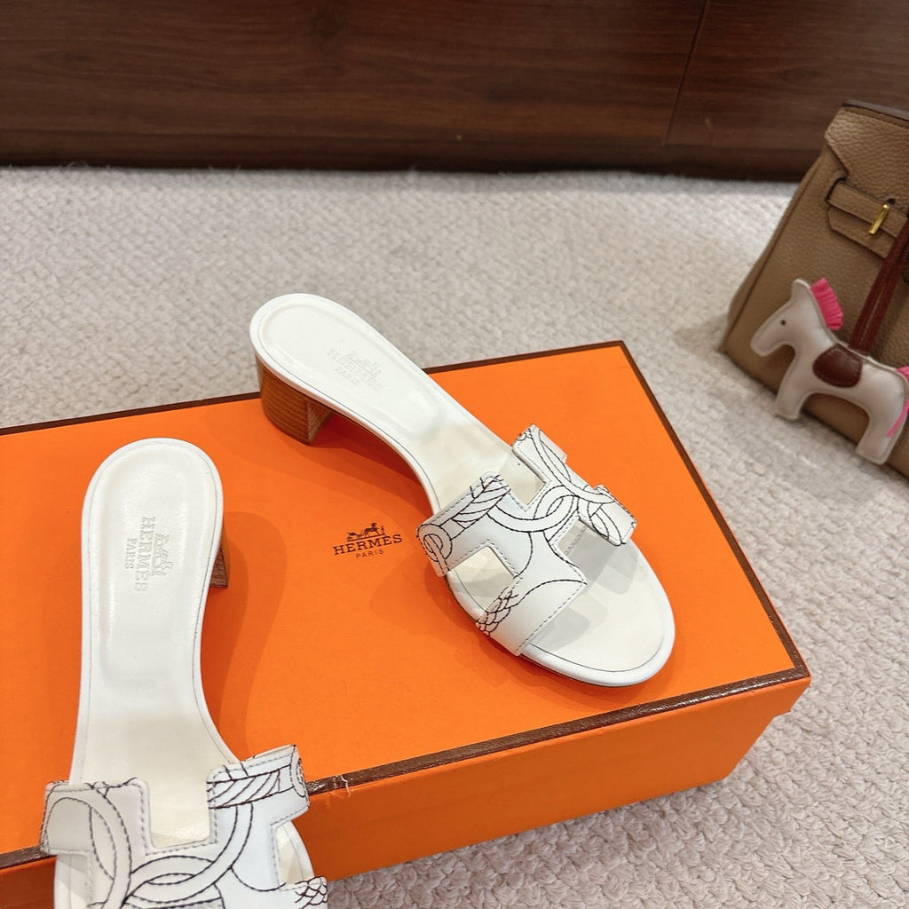 HM Oasis Sandals White Embroidery Pattern Cowhide 544097