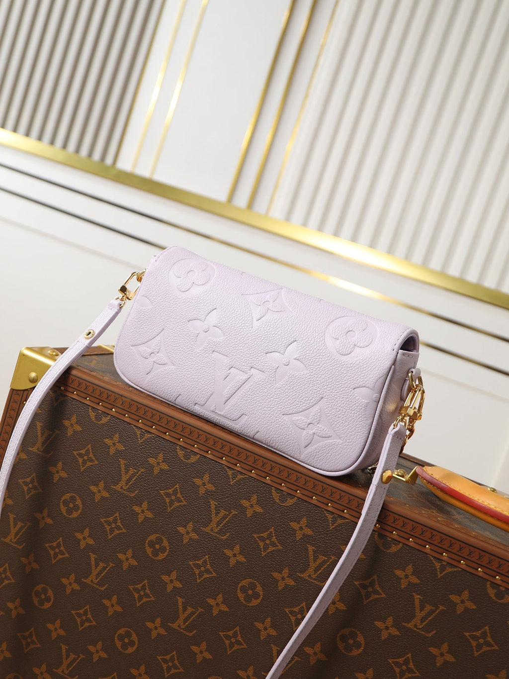 LV Wallet On Chain Ivy 23.5cm Pink Embossed Cowhide GHW
