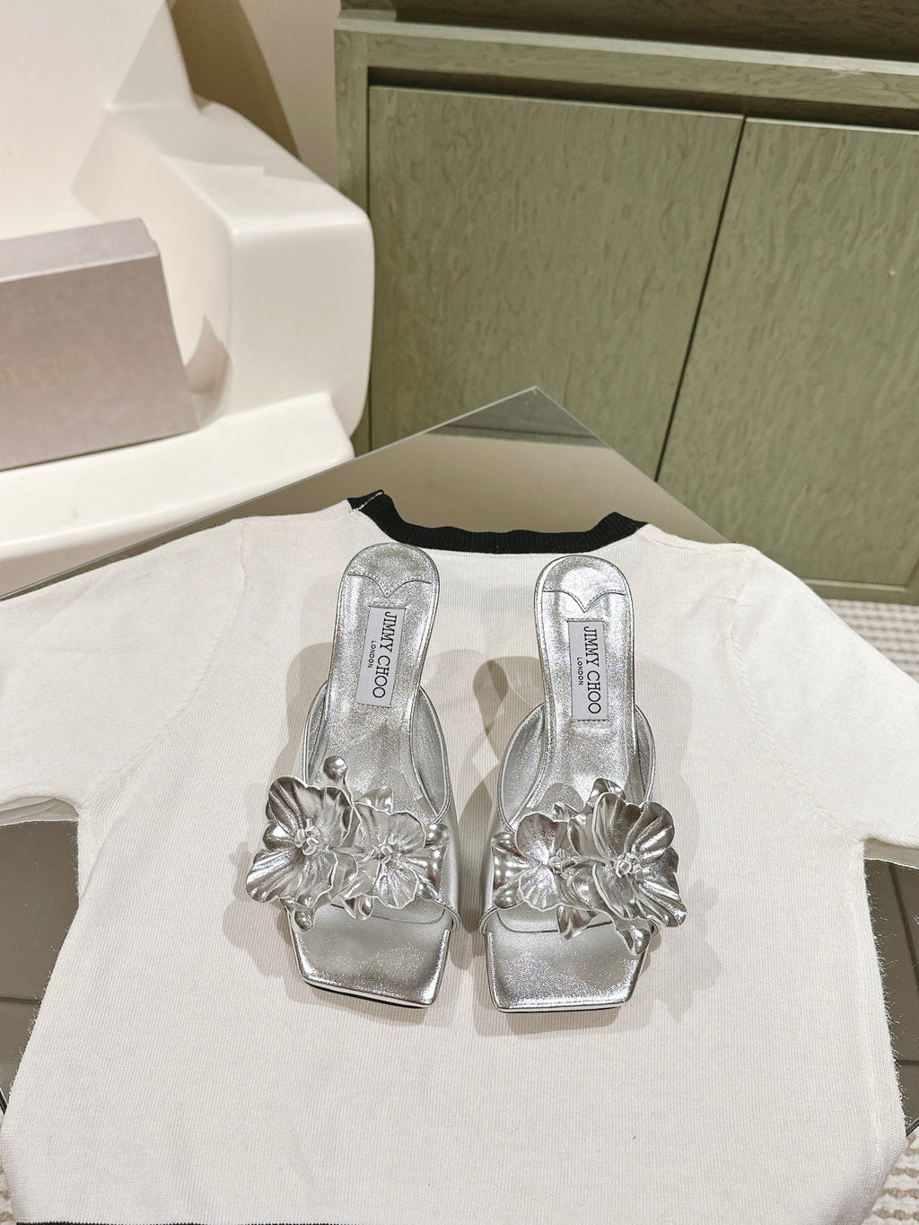 Jimmy Choo Amita Flowers Sandal 4.5cm Sliver Sheepskin 659641