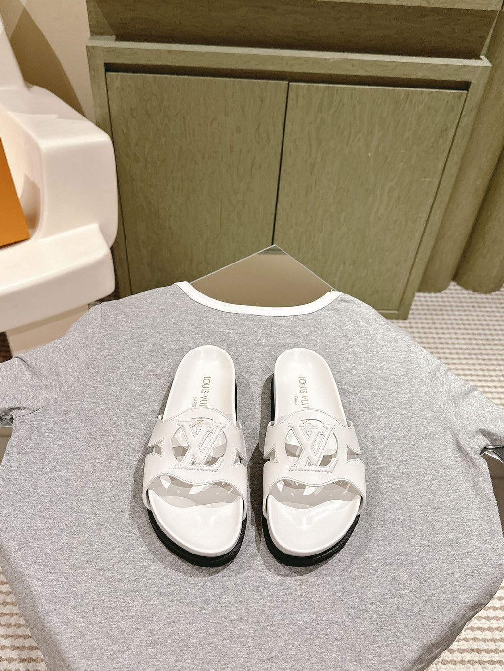 lv sandal isola flat mule white calfskin