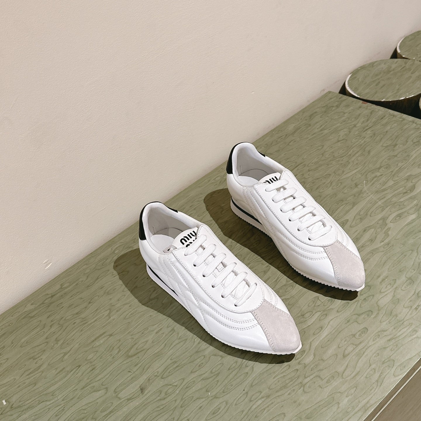 Miu Low-top Pointed Toe Sneakers White Cowhide Suede 445541