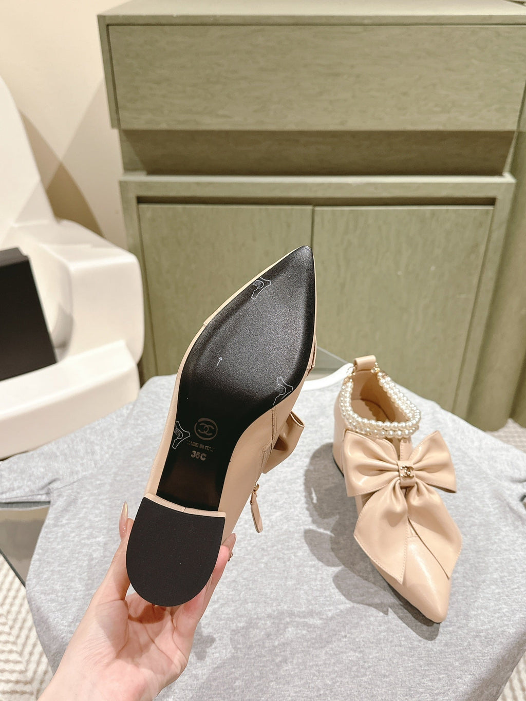 CC 24A Pearl Bow Slingbacks 65mm Beige Sheepskin 447466