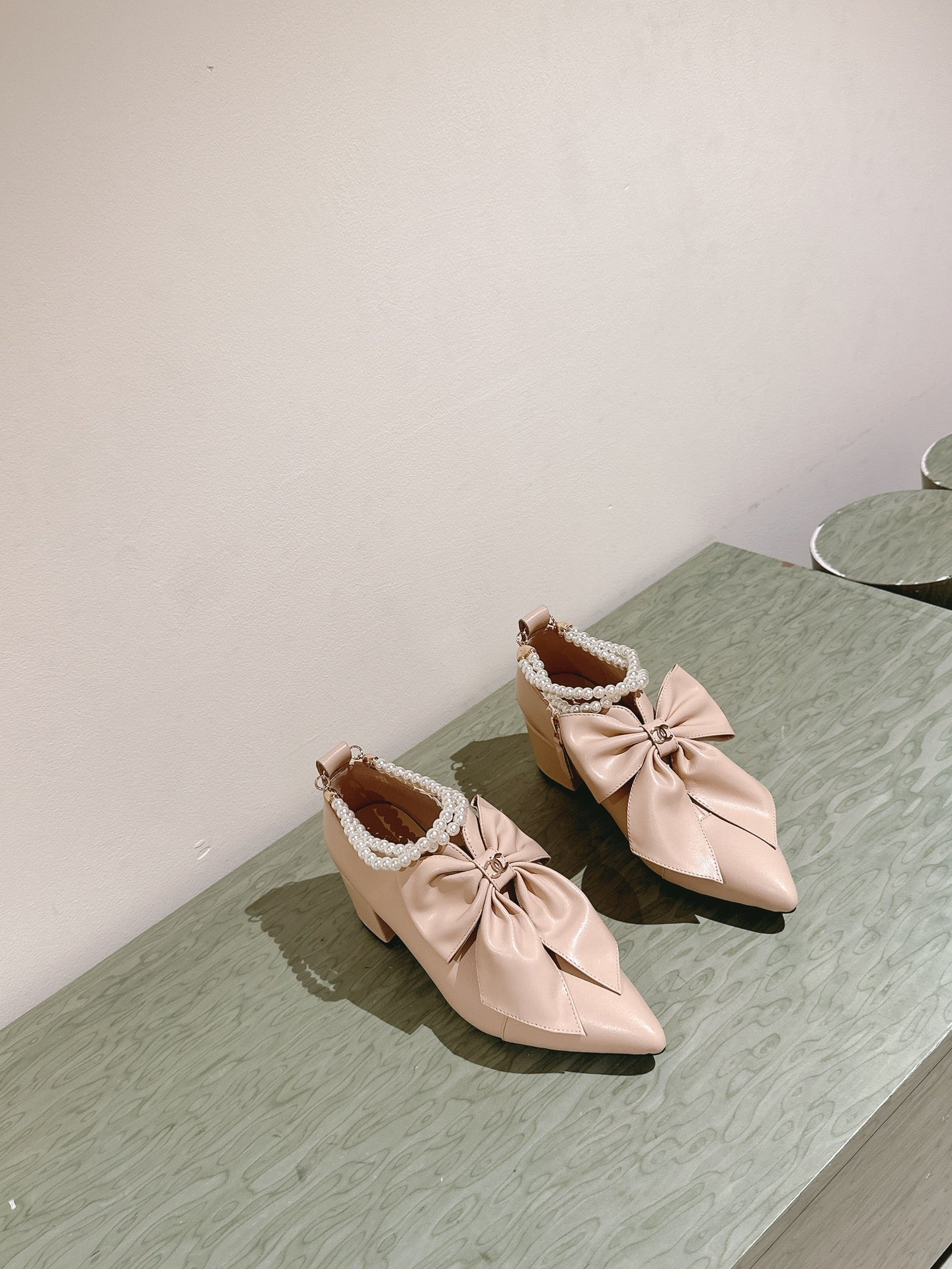 CC 24A Pearl Bow Slingbacks 65mm Beige Sheepskin 447466