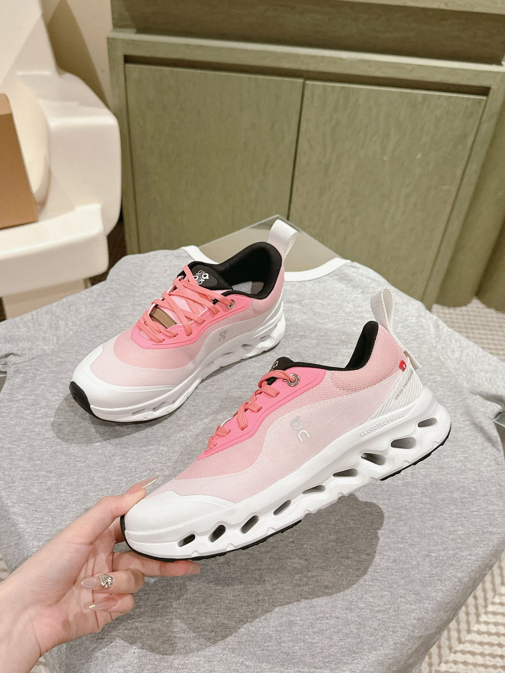 Loewe 2025 x Running Cloudtilt2.0 Sneaker White Pink Mesh Rubber 556020
