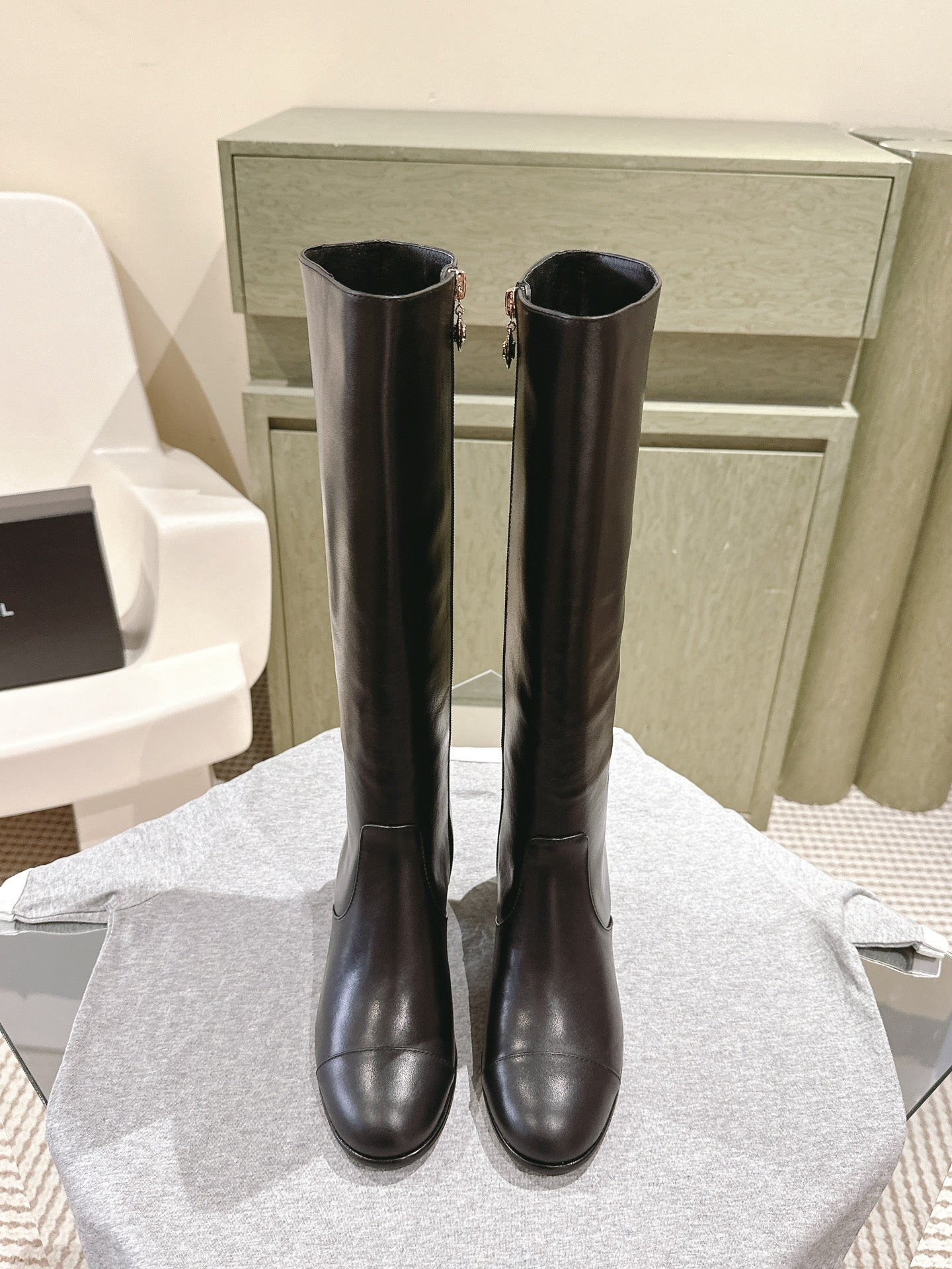 CC 24 FW Knee-High Boots 70mm Black Cowhide 447190
