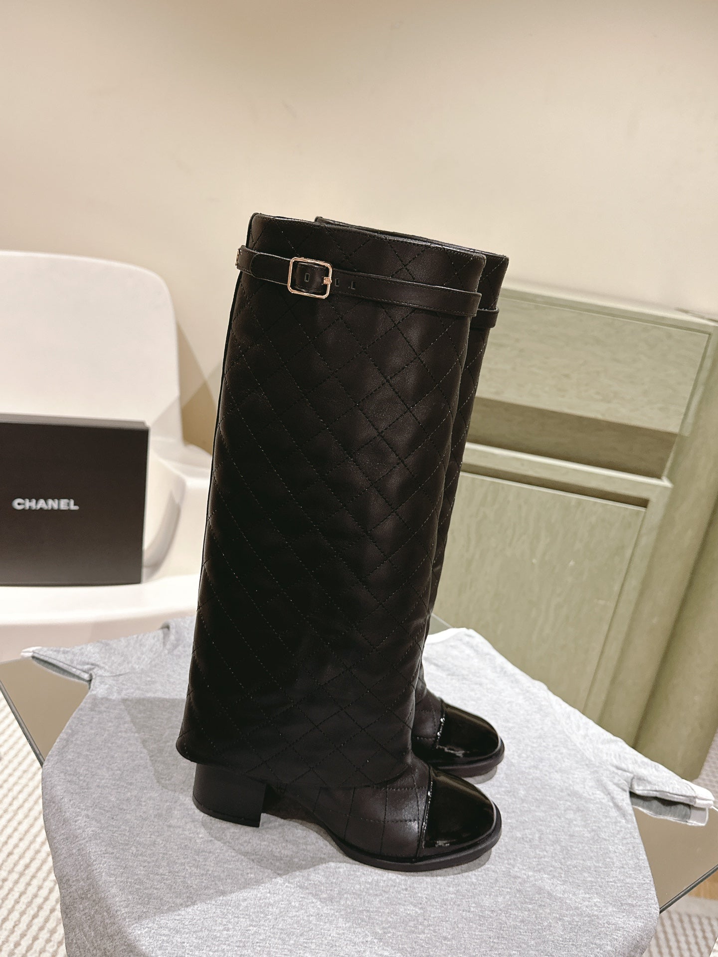 CC 24ss Fold-Over High Boots 40mm Black Quilted Sheepskin 447476