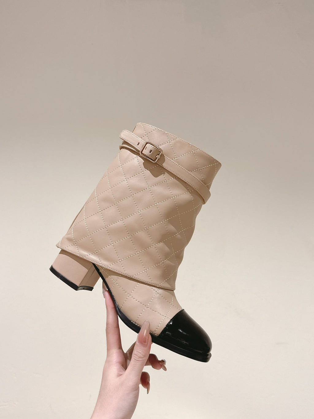 CC 24ss Fold-Over Low Boots 40mm Beige Quilted Sheepskin 447477