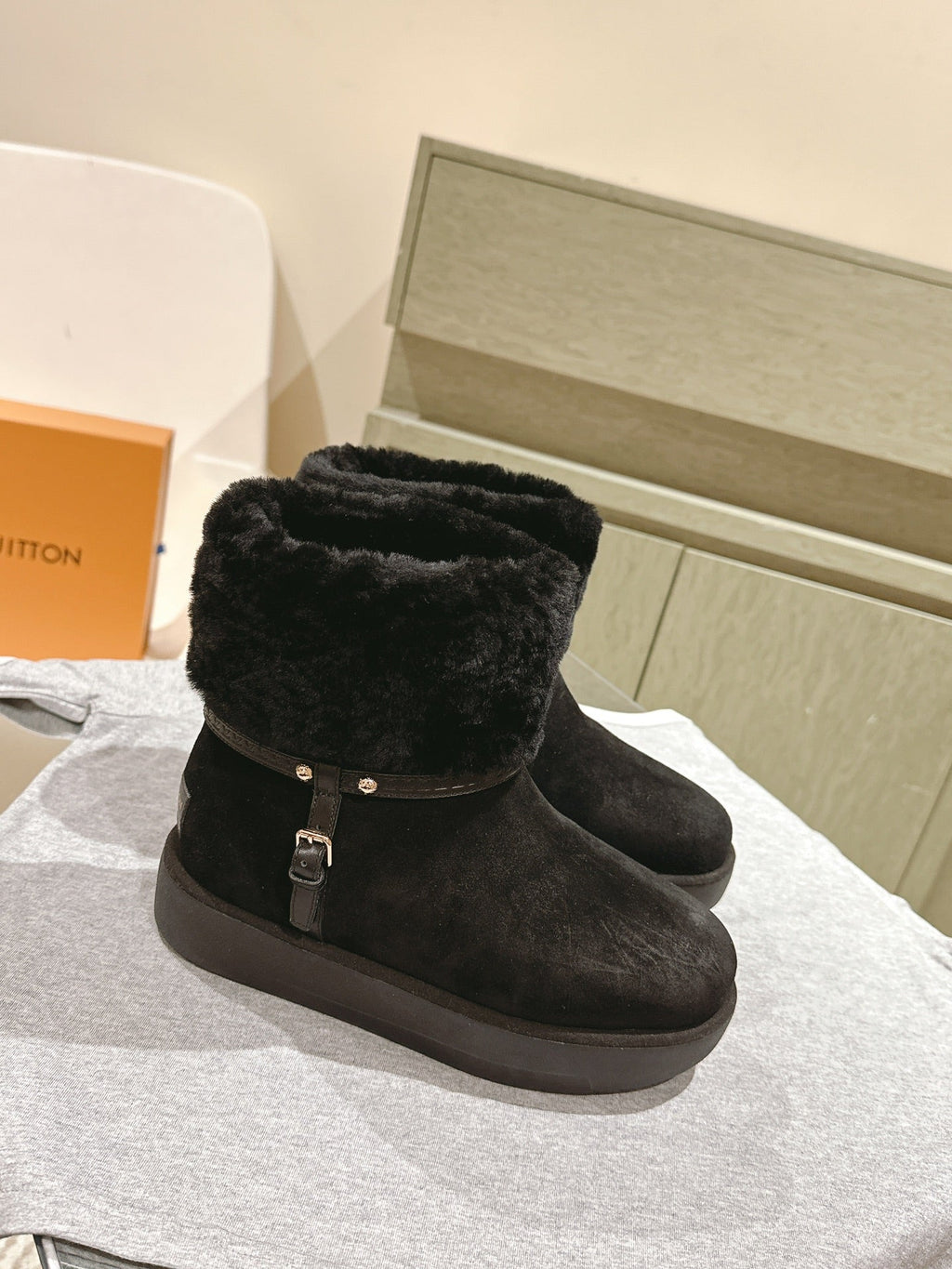 LV Aspen Platform Ankle Boot Black Suede Cowhide/Shearling 450430