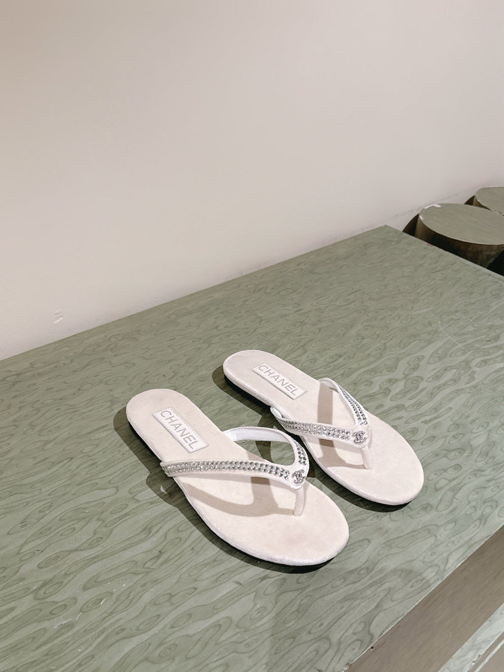 CC 25ss Rhinestone Thong Sandal Beige Velvet 461636