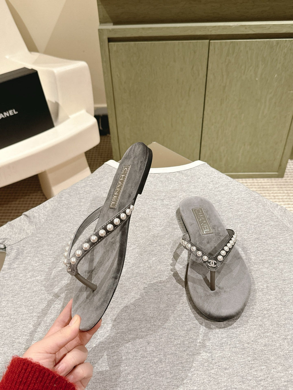 CC 25ss Pearl Thong Sandal Black Mix Grey Velvet 461640